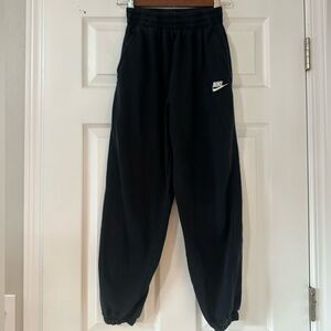 Nike Kids black Sweats Joggers with Logo- Medium